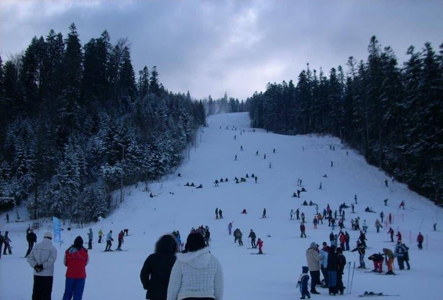 Zona de acces către domeniul schiabil Sorica Cazacu din Azuga