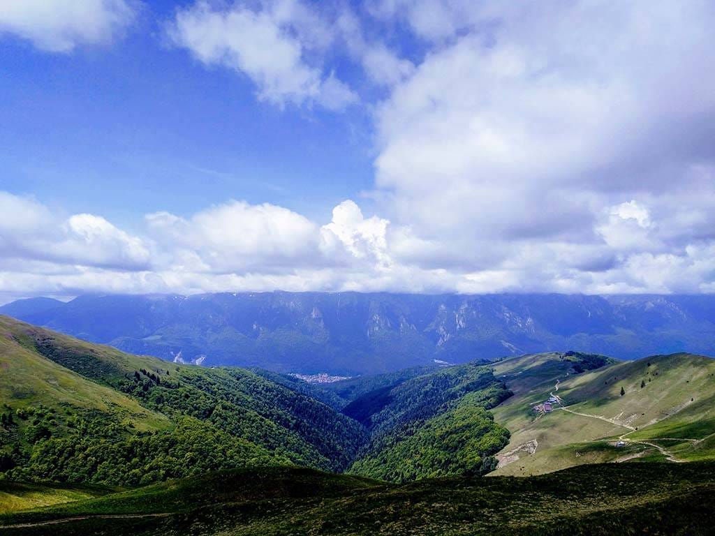 Creasta de la Vârful Urechea spre Vârful Baiul Mare