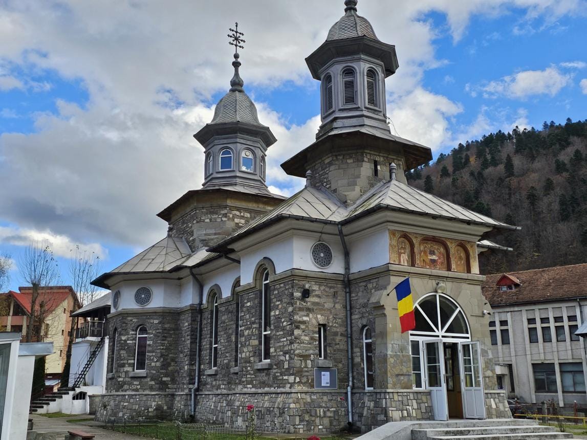 Biserica Sfânta Treime din Azuga