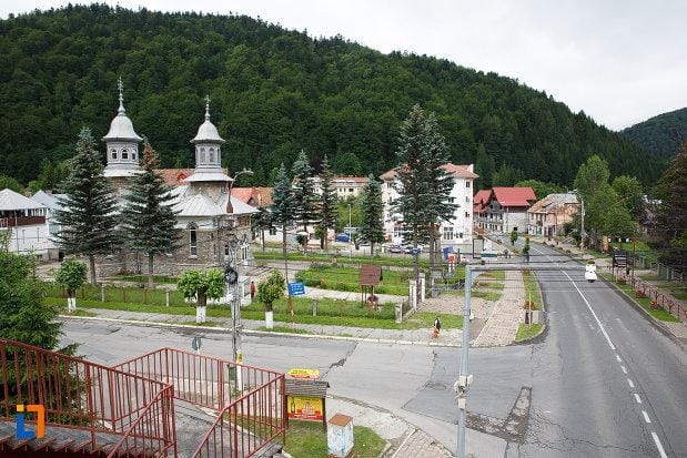 Curtea Bisericii Sfânta Treime din Azuga