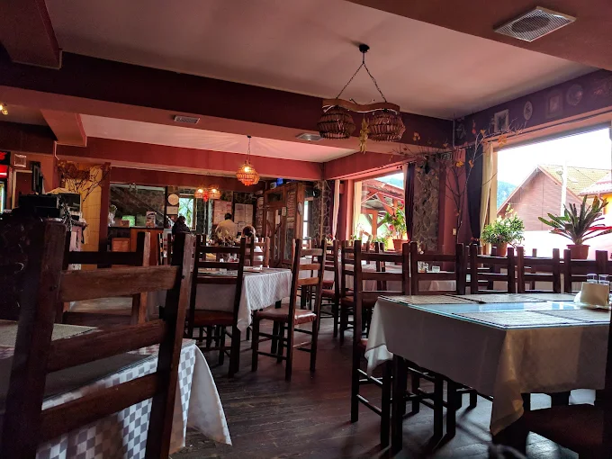 Casa Magică Bușteni, restaurant românesc potrivit pentru familii