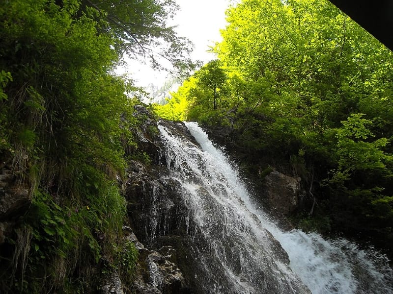 Cascada Urlătoarea din Bucegi
