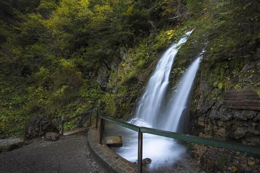 Cascada Urlătoarea lângă Bușteni