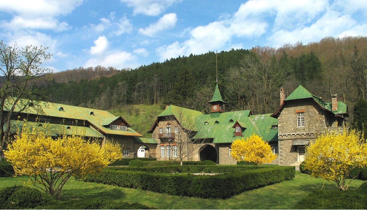 Castelul Posada (Castelul Bibescu) – fosta reședință a familiei Bibescu de pe Valea Prahovei