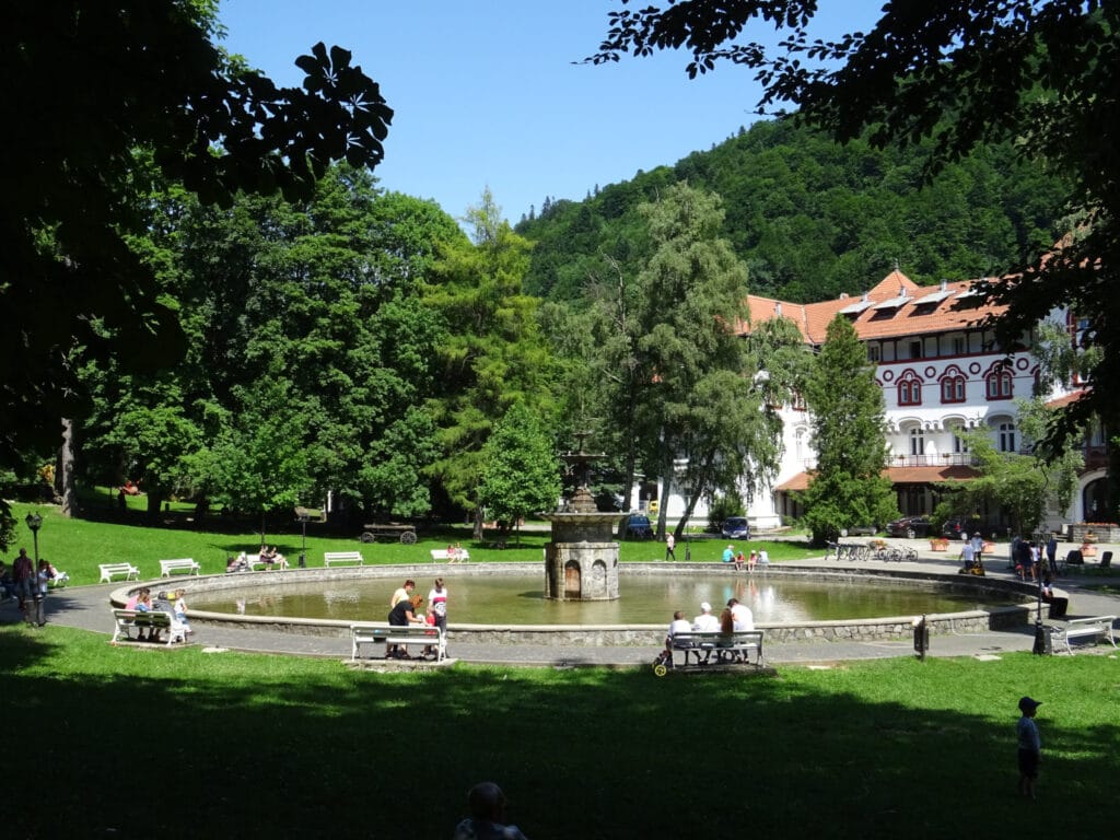 Alei în Parcul Dimitrie Ghica din Sinaia