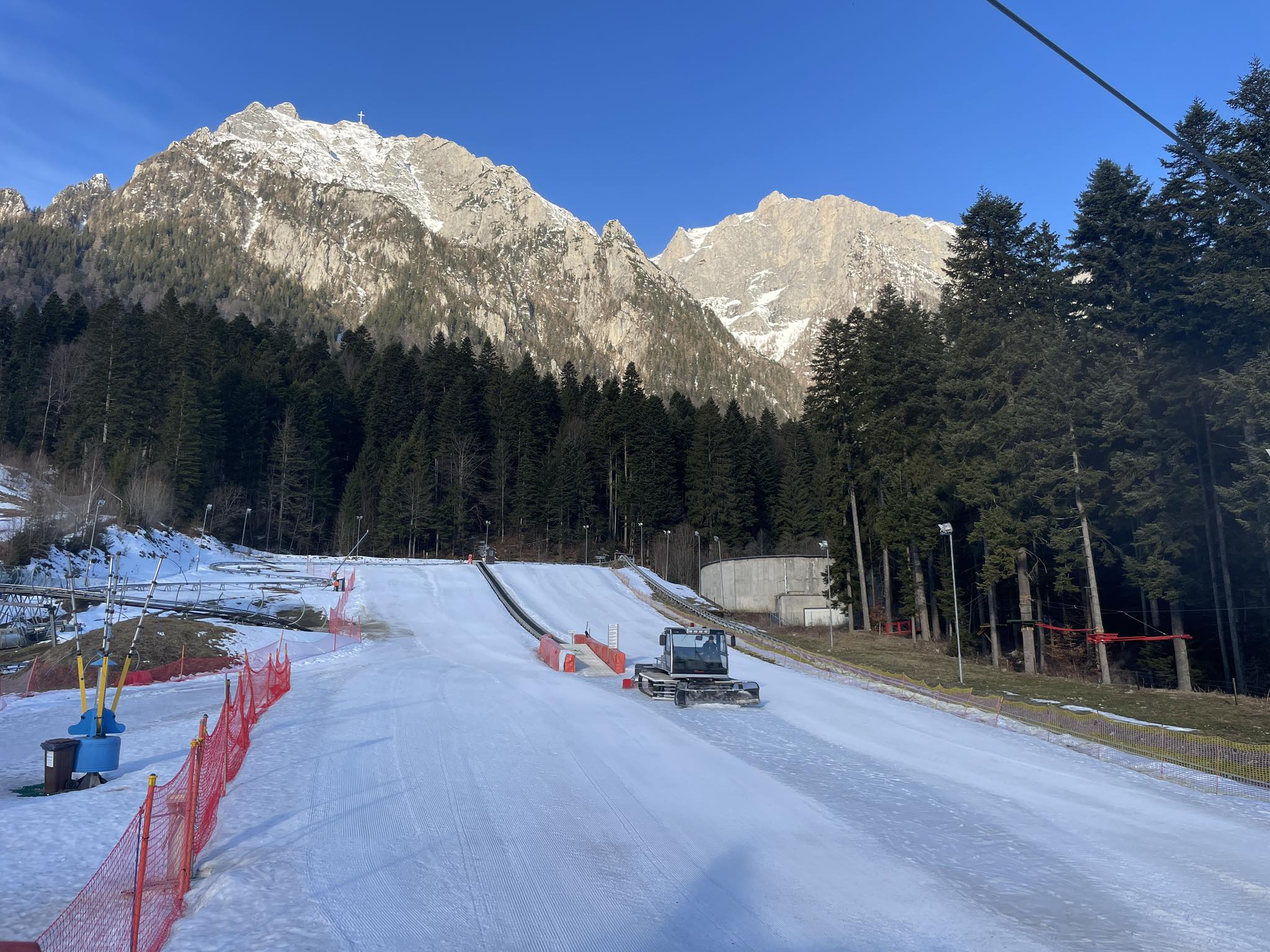 Kalinderu slopes in the Busteni ski area