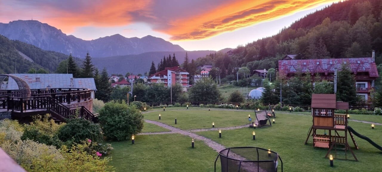 Peisaj la apus în Azuga