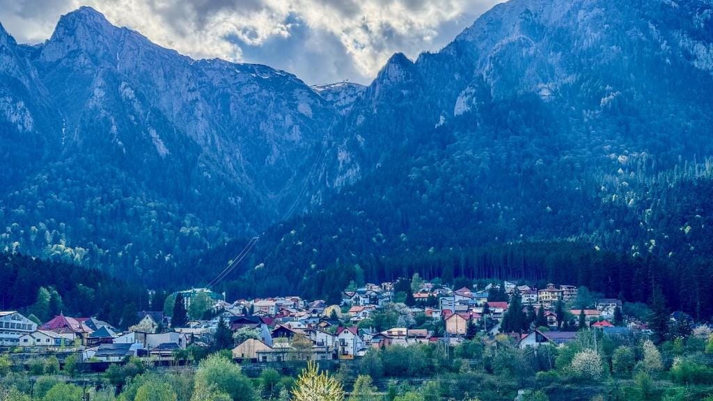 Cazare Bușteni cu vedere spre Munții Bucegi