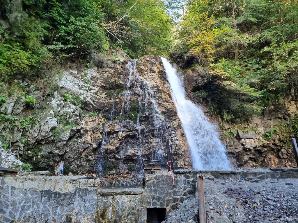 Cascada Urlătoarea din Bușteni, vedere generală