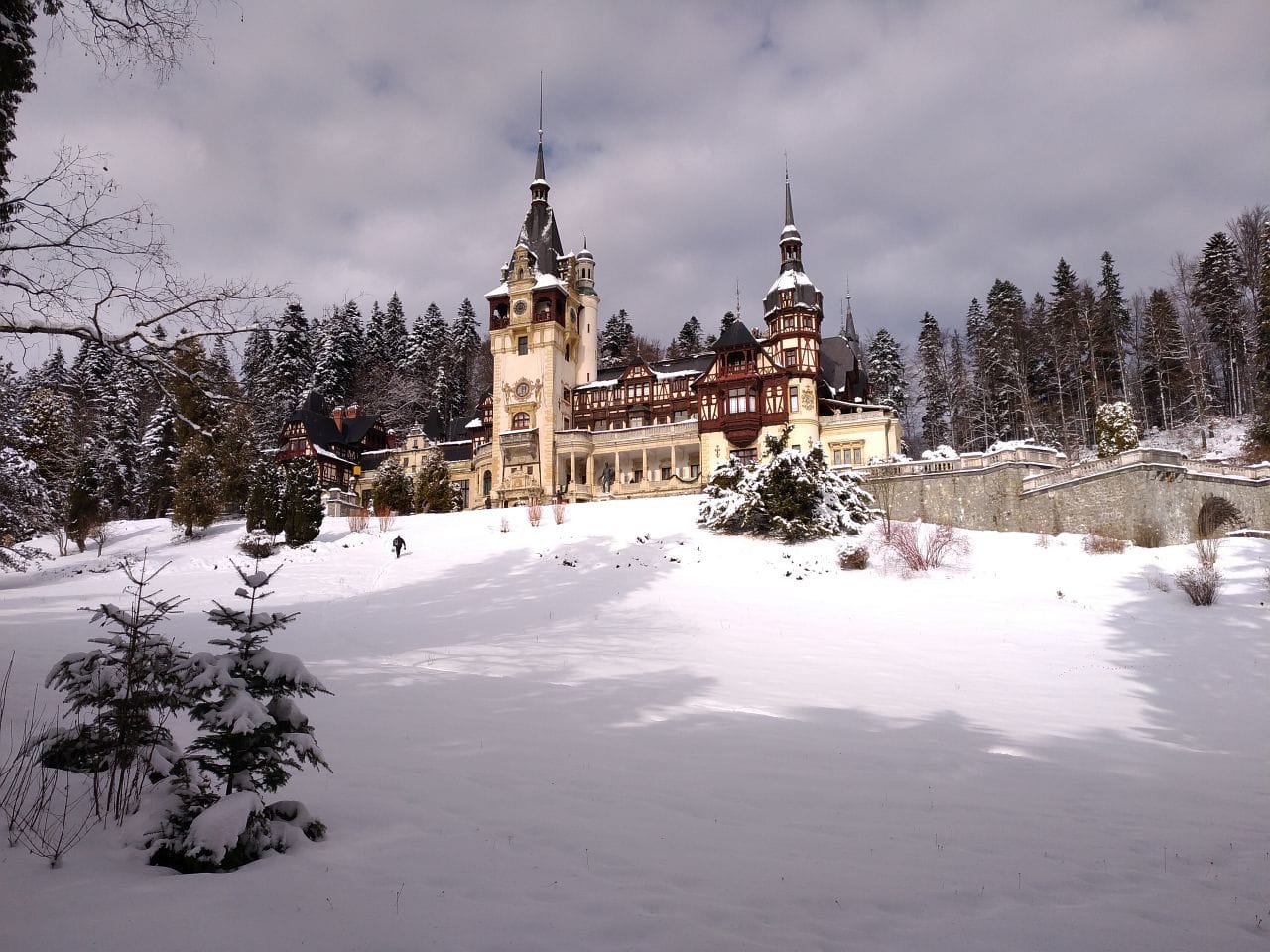 Castelul Peleș iarna, posibil reper după verificarea programului
