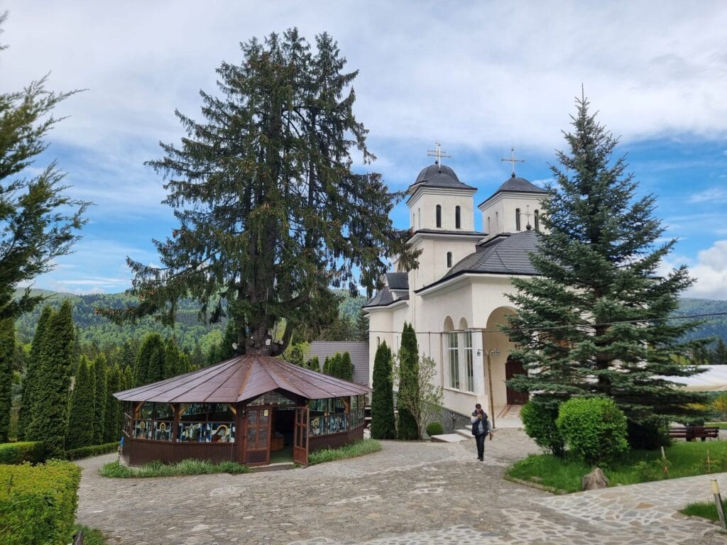 Biserica Mănăstirii Caraiman din Bușteni
