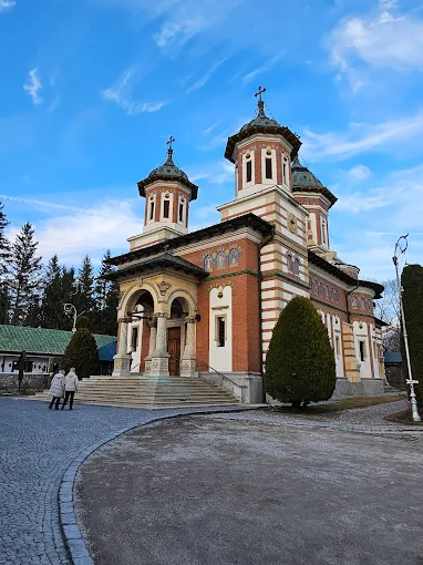 Mănăstirea Sinaia, reper istoric și spiritual al orașului