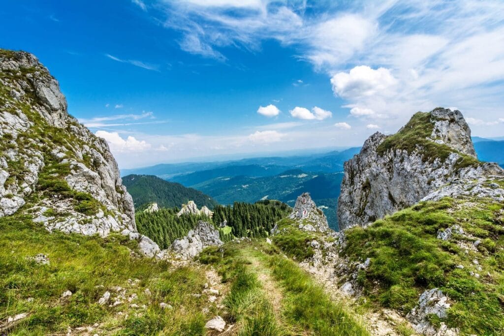 Canionul 7 Scări și teren montan care necesită verificarea condițiilor