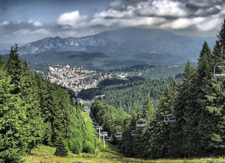 Poiana și Cabana Susai la capătul traseului din Valea Azugii