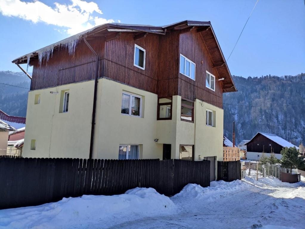 Cozy Attic Azuga - cazare în Azuga