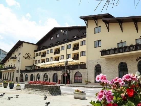 Hotel Carmen Predeal, hotel central cu spa și piscină