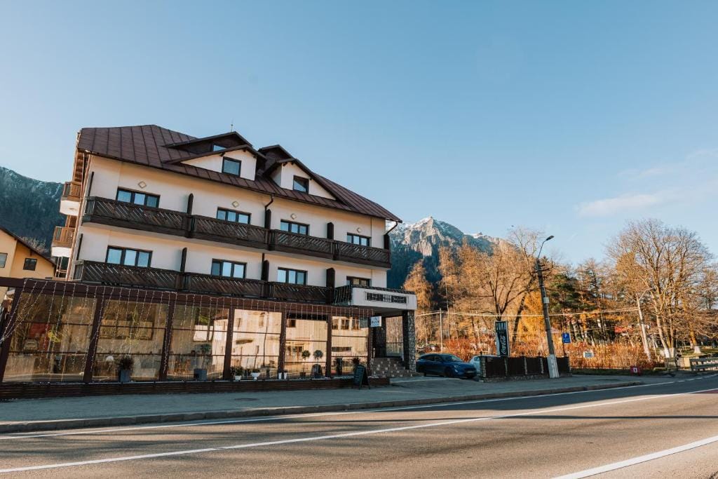 Suru Hotel & Restaurant - cazare în Bușteni
