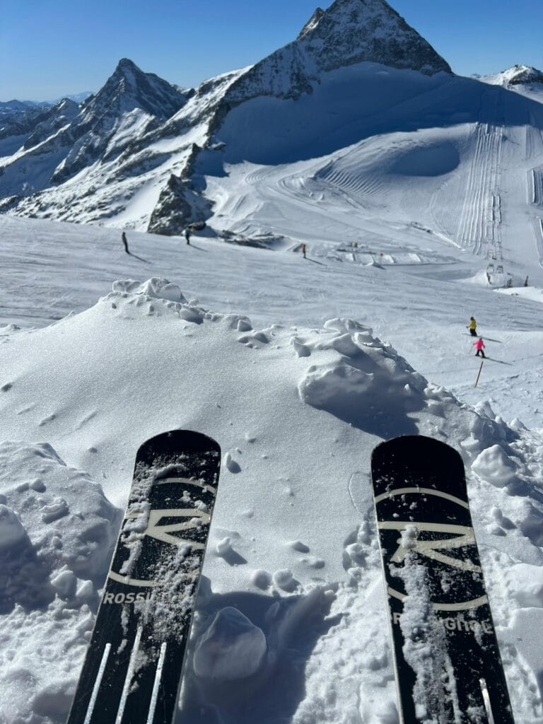 Schiuri pe zăpadă, imagine de context pentru alegerea echipamentului
