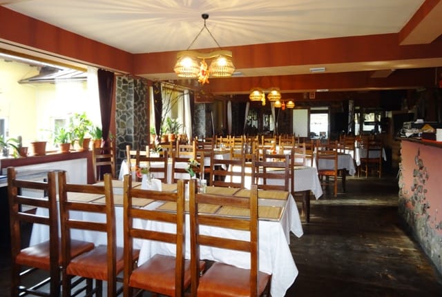 Restaurant în Bușteni pentru o masă la interior într-o zi ploioasă