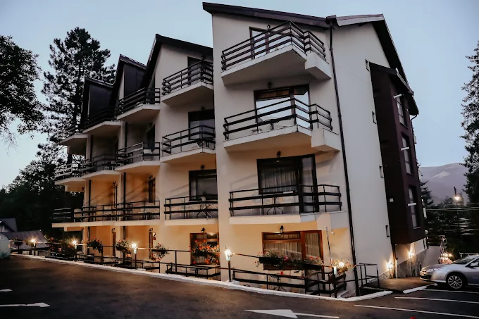 Hotel Marea Neagră Sinaia – cazare de analizat pentru liniște și acces spre Peleș