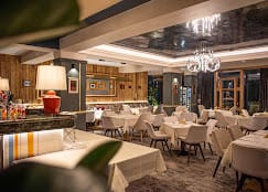 Restaurant Paj Sinaia - interior pentru cină în doi