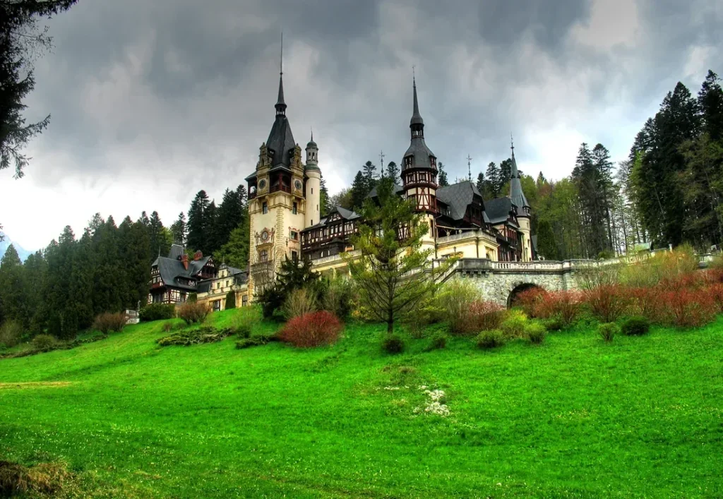 Castelul Peleș din Sinaia, obiectiv cultural pentru o vizită în familie