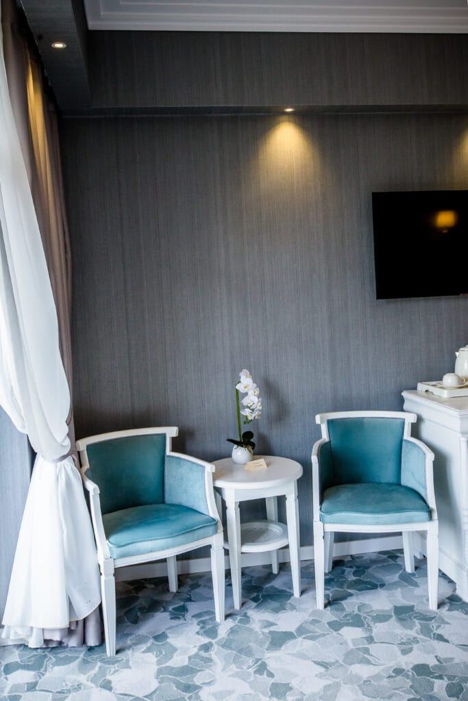 Carpat Inn Azuga – cameră cu vedere spre munți