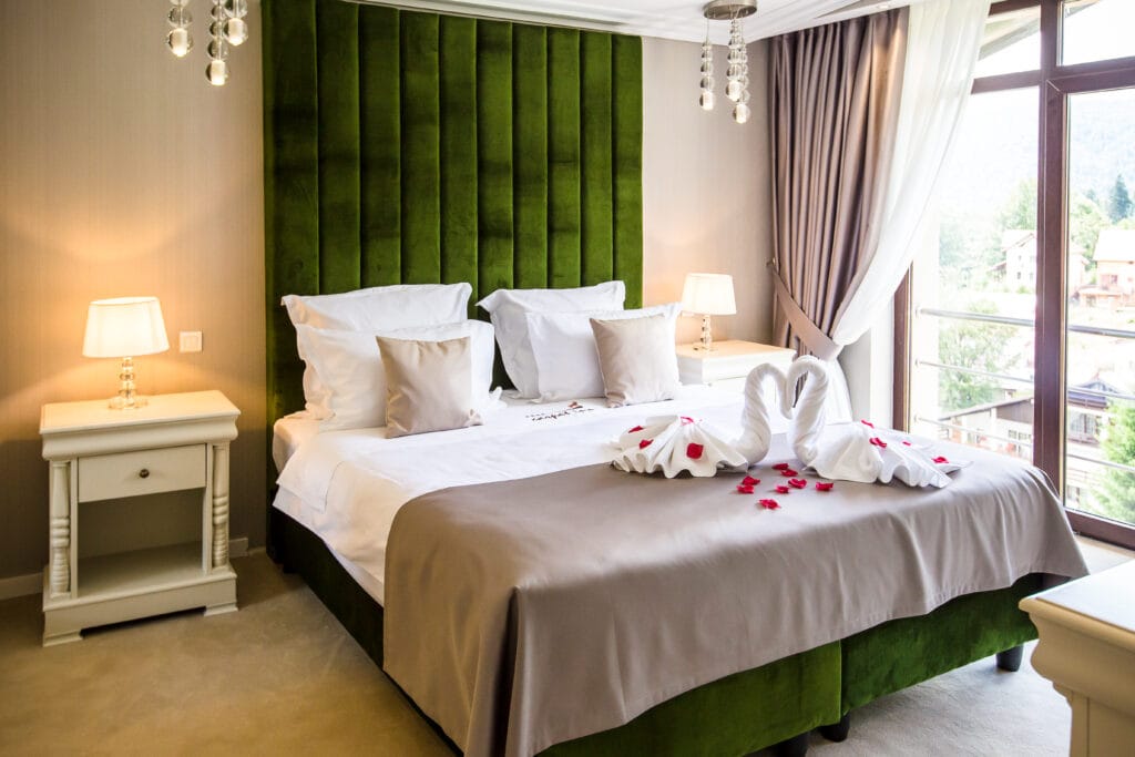 Carpat Inn Azuga – cameră deluxe elegantă