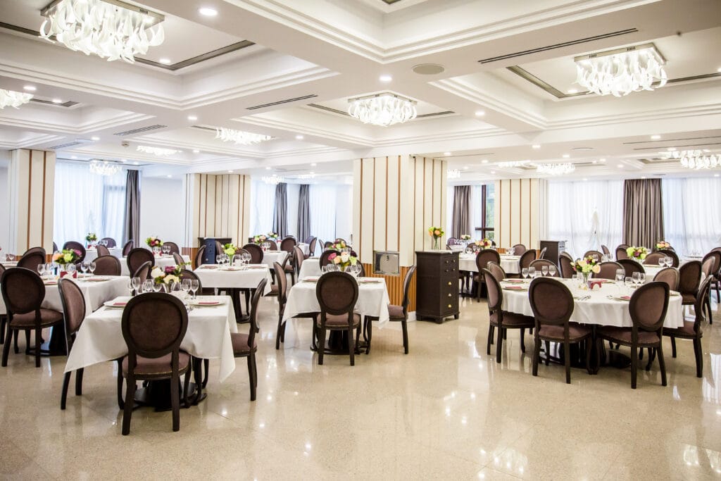Carpat Inn Azuga – sală pentru evenimente și banchete