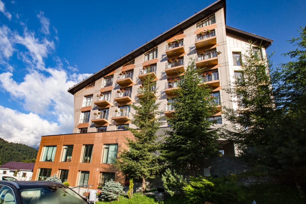 Interiorul Restaurantului Carpat Inn din Azuga