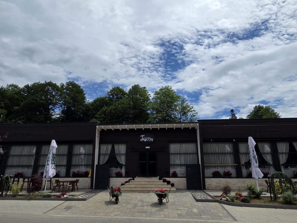 Trotta Restaurant Bușteni – atmosferă de restaurant