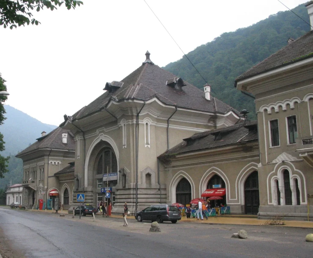 Gara Sinaia, punct de sosire pentru o vizită pe Valea Prahovei fără mașină