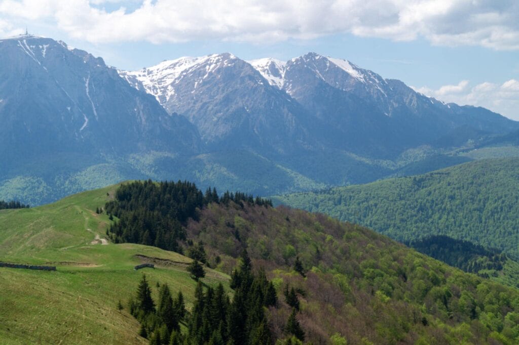Munții Baiului văzuți din zona Azuga