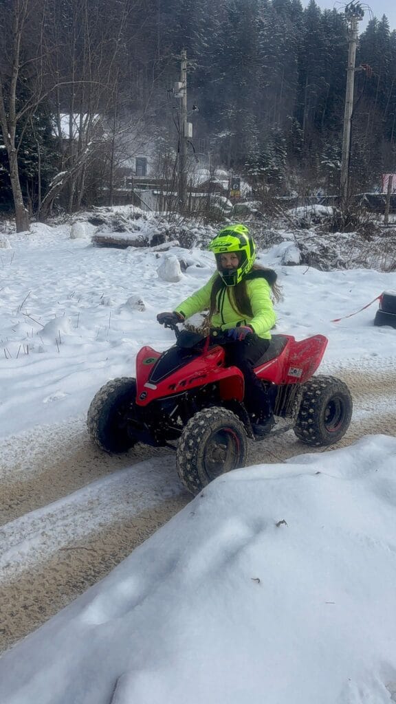 ATV kids Azuga ATV kids Azuga copil pe circuit