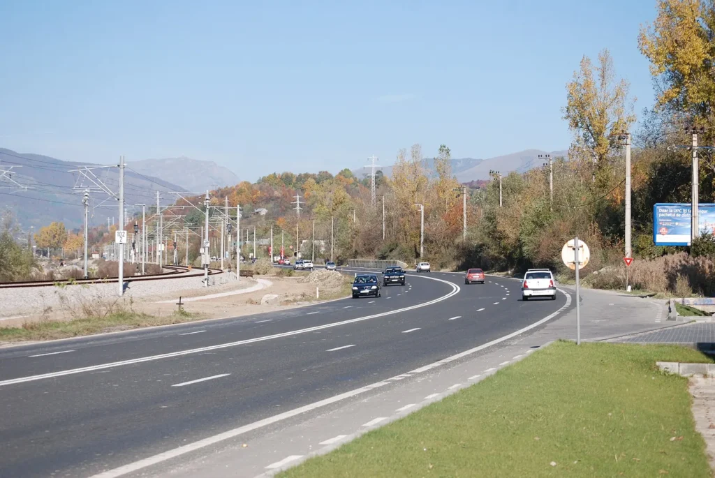 Trafic rutier pe DN1 în zona Comarnic, unde oprirea trebuie pregătită fără blocarea circulației