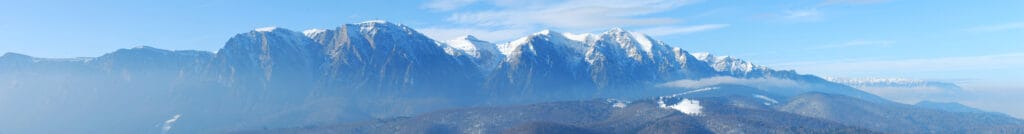 Munții Bucegi văzuți de pe Clăbucetul Taurului