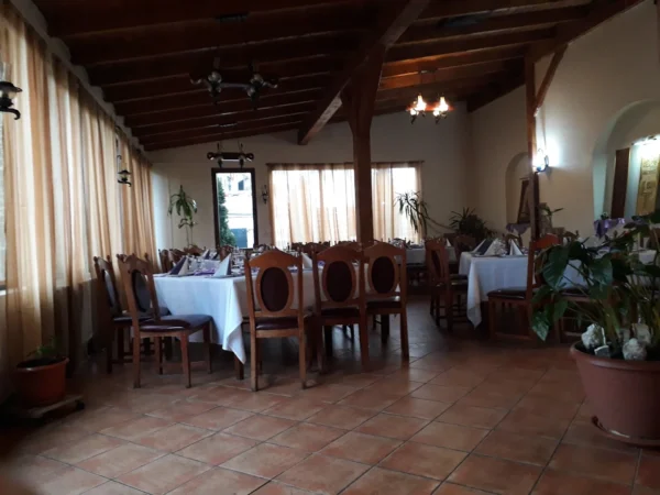 Interiorul Restaurantului Havana din Breaza