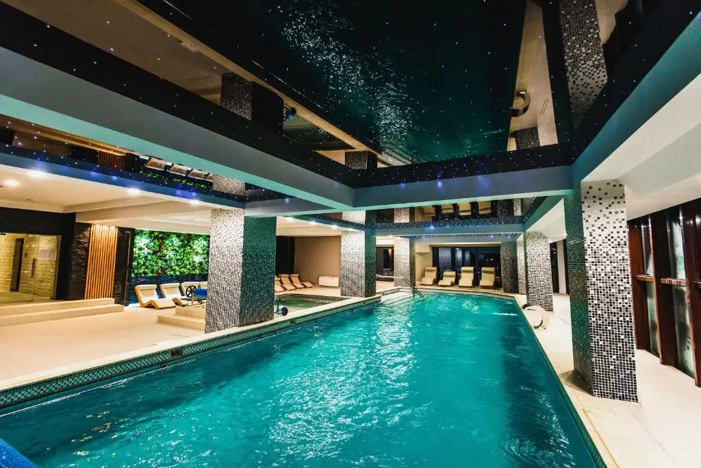 Hotel Carpat Inn Azuga, piscină interioară