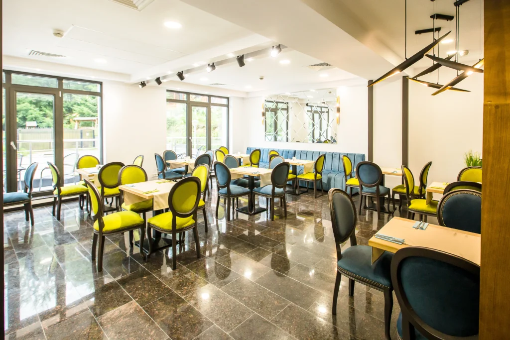 Hotel Carpat Inn Azuga, restaurant interior