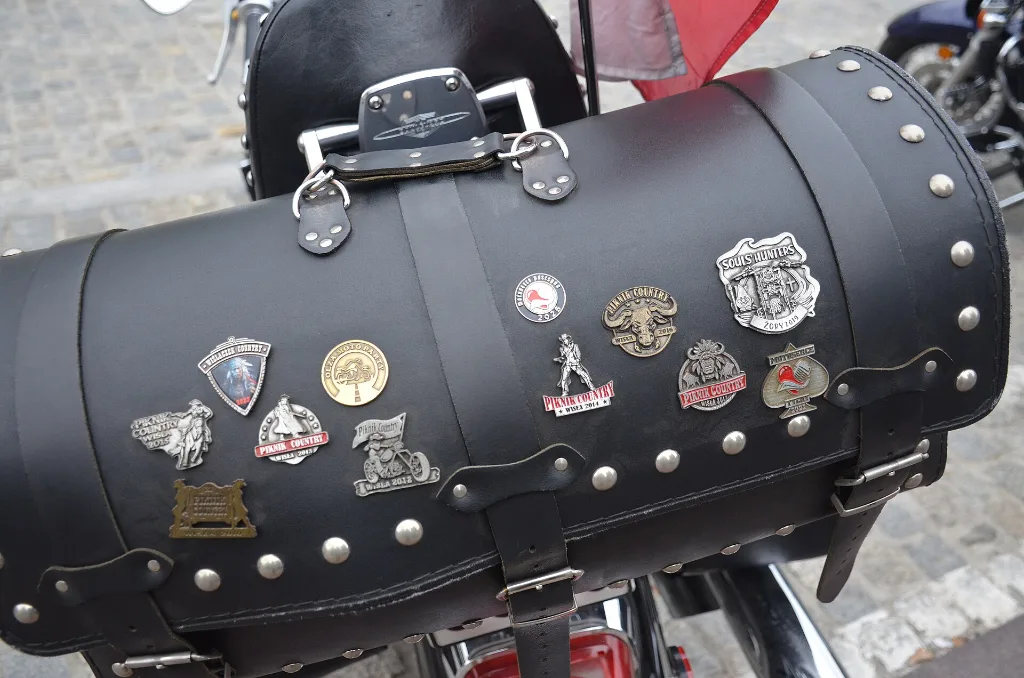 Motociclete aliniate la o întâlnire moto