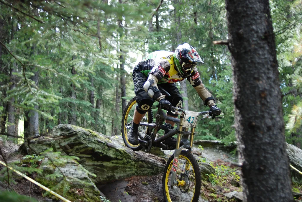 Biciclist pe traseu montan, imagine ilustrativă pentru Discover Valea Doftanei MTB & Trail Run
