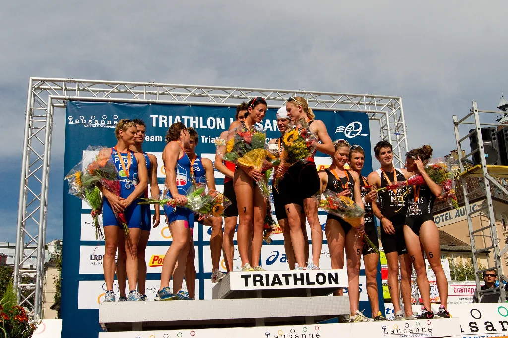 Podium de premiere la o competiție sportivă