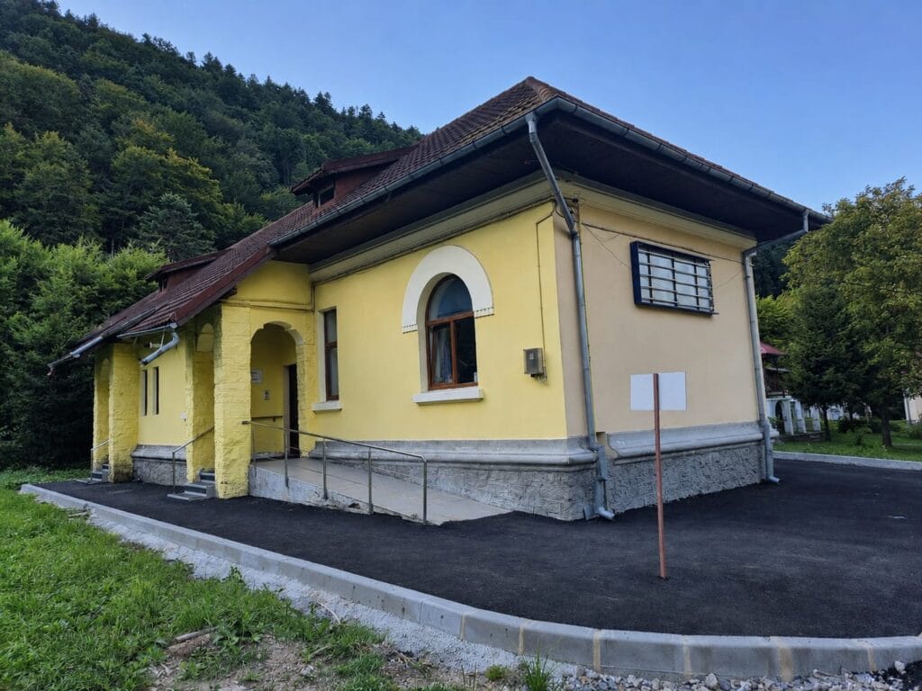 Clădirea ambulatoriului pentru recuperare și diabet din incinta spitalului
