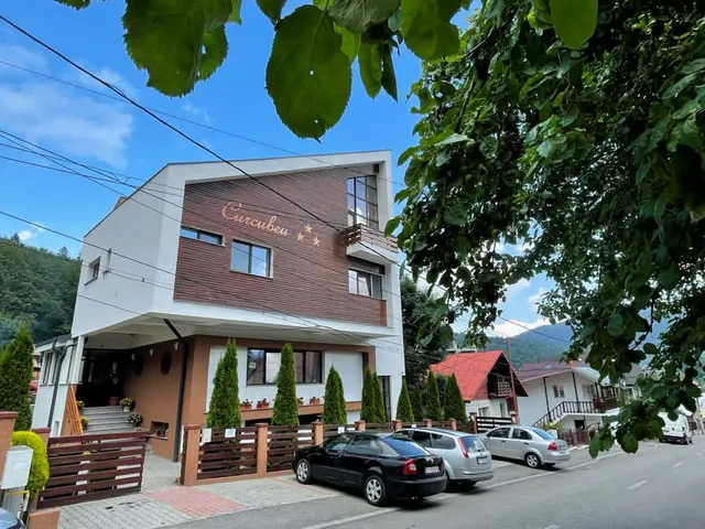 Pensiunile Curcubeu 1 și 2 Bușteni, cazare aproape de Pârtia Kalinderu
