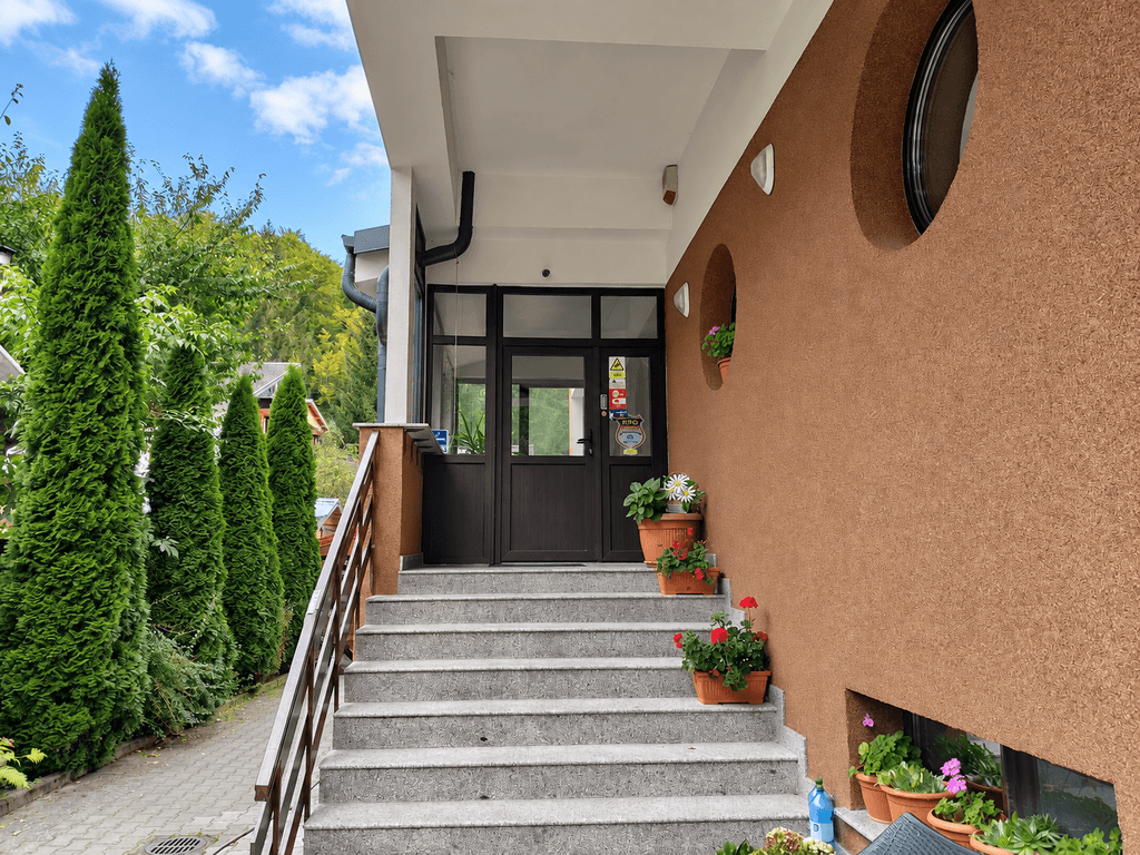 Pensiunea Curcubeu 1 din Bușteni, zona Kalinderu