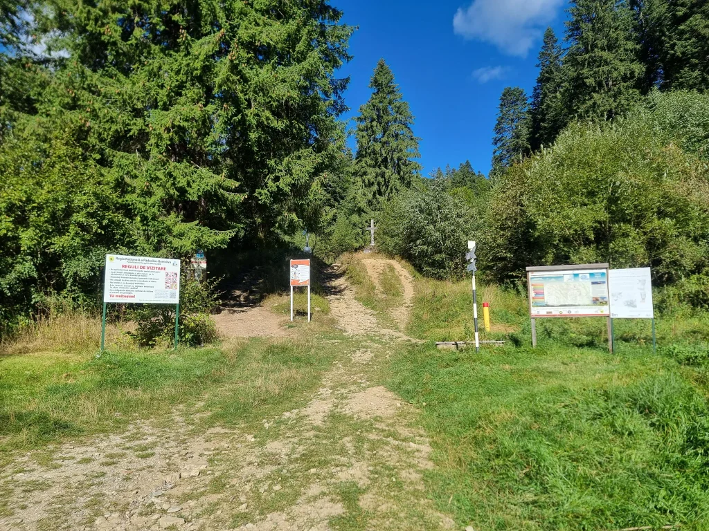 Intrarea pe traseele montane de la Gura Diham