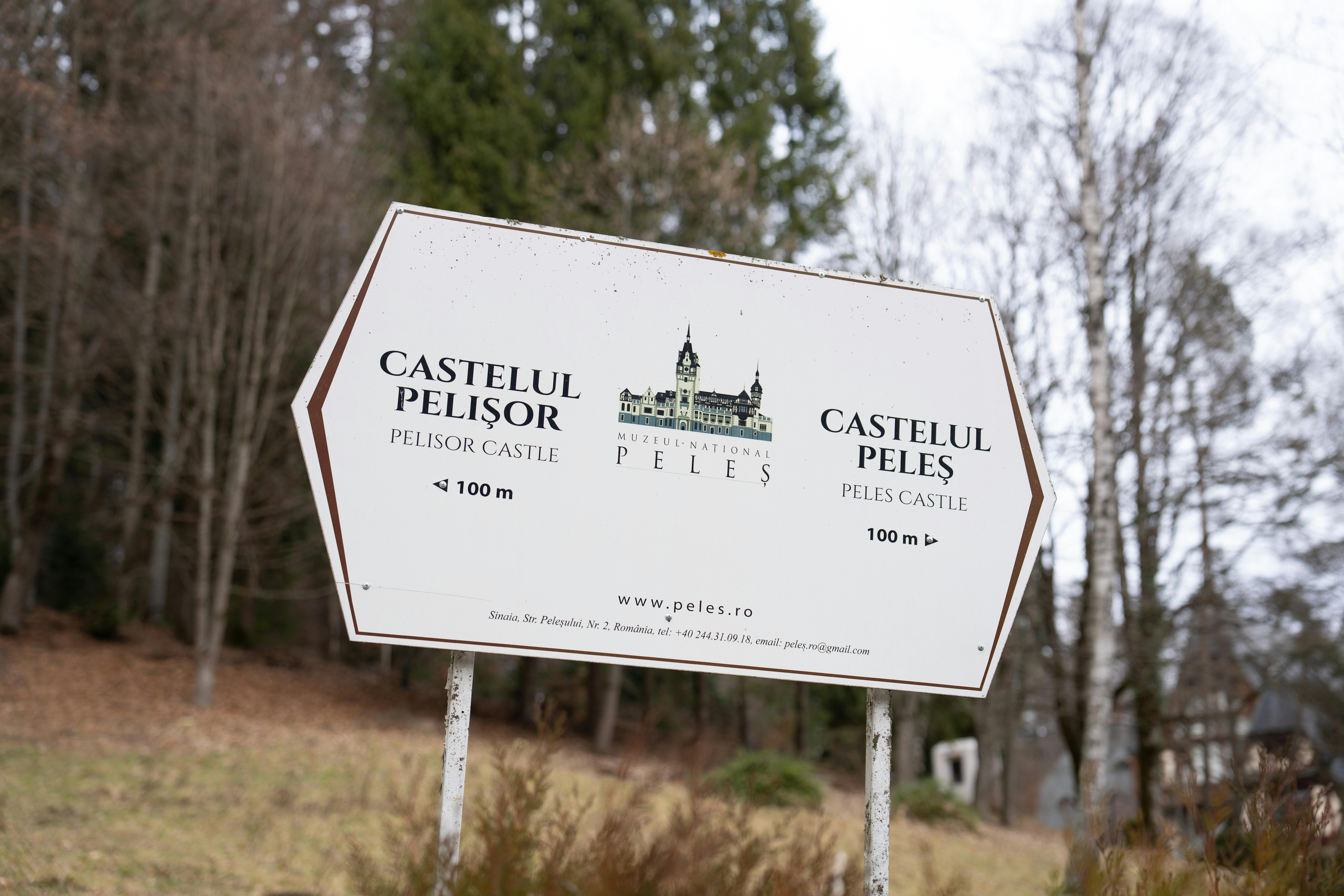 Castelul Peleș și Castelul Pelișor Sinaia - vedere panoramică impunătoare